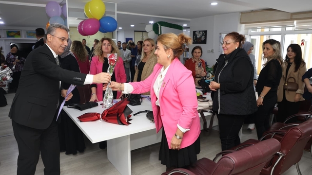 Başkan Kurnaz'dan öğretmenlere anlamlı jest: "Geleceğimizi şekillendiriyorsunuz"