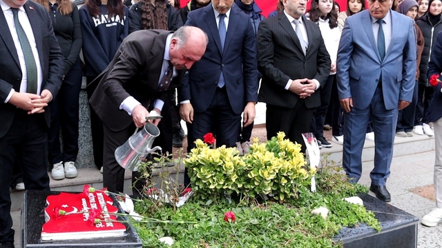 Şehit Öğretmen Aybüke Yalçın kabri başında dualarla anıldı