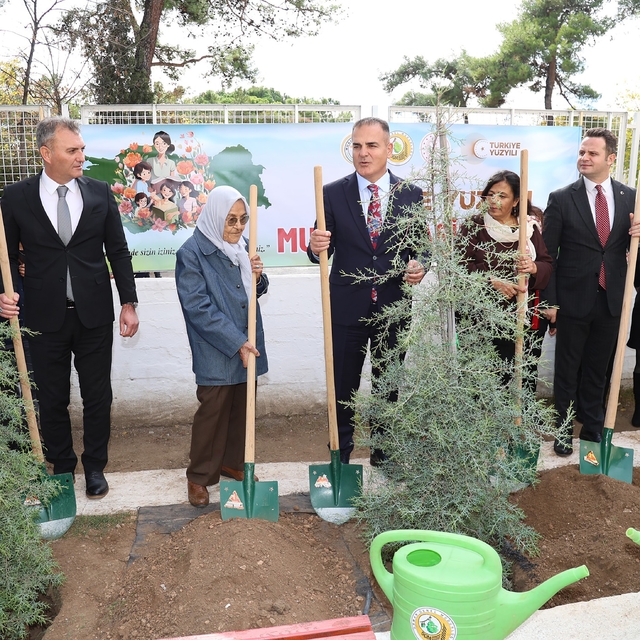 Muğla'da 16 bin 453 öğretmen için 16 Bin 453 fidan toprakla buluşuyor