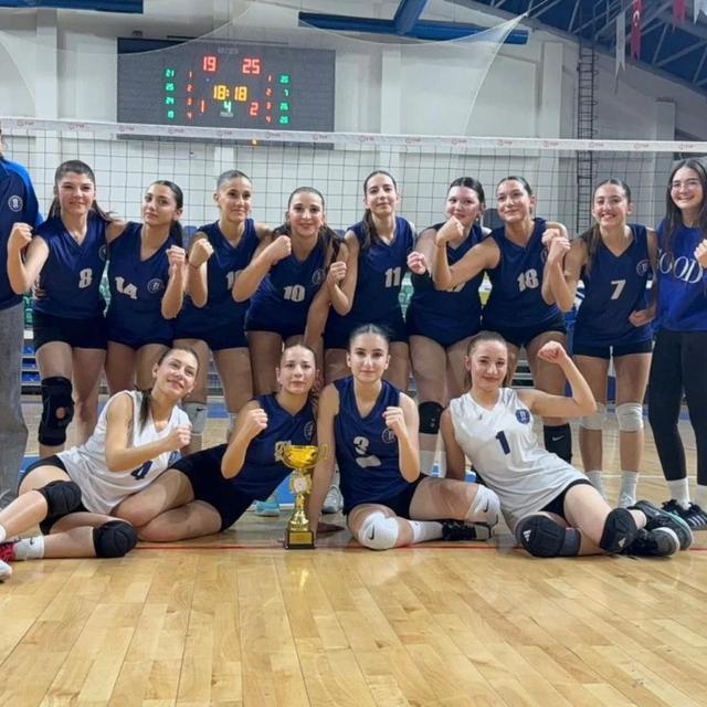 Kütahya Belediyespor Genç Kız Voleybol Takımı şampiyon oldu