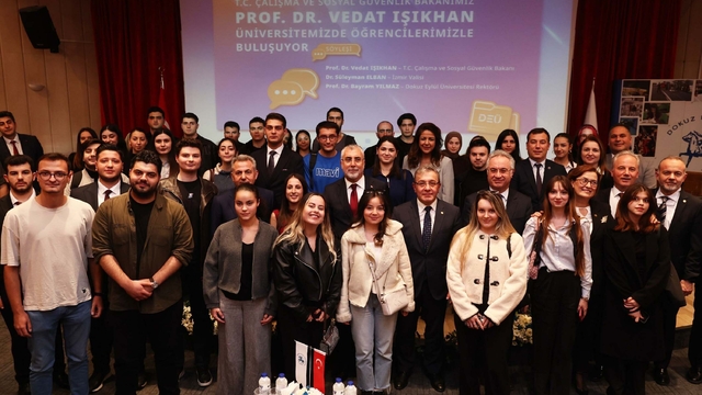 Bakan Işıkhan, İzmir'de öğrencilerle bir araya geldi