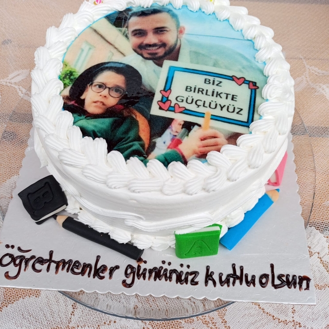 Evde eğitim gören Asrın'dan öğretmenine 24 Kasım sürprizi