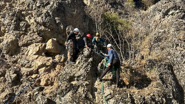 Bingöl'de tek ip boylu kaya tırmanışı eğitimi düzenlendi