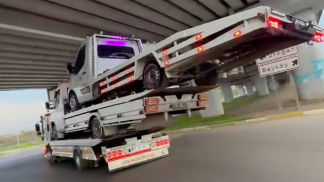 Oto kurtarıcıları üst üste dizip trafikte ilerledi