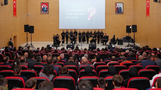 Bayburt'ta Öğretmenler Günü düzenlenen programla kutlandı