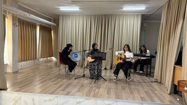 Almus'ta 24 Kasım Öğretmenler Günü kutlandı