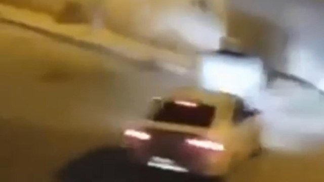 Öğrenci yurdu önünde otomobil ile drift atan sürücünün ehliyetine el konuldu