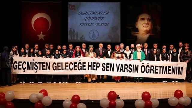 Kütahya'da Öğretmenler Günü coşkuyla kutlandı