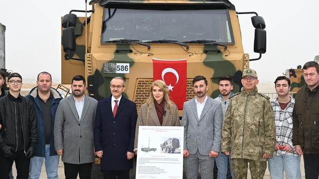 Türkiye'de bir ilk, Tulga kışlası halkına açıldı
Ölmeztoprak: "Malatya Yerli ve Milli Savunma Sanayi'nin gücünü merkezinde gördü"