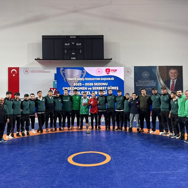 Karataylı yıldız güreşçiler Türkiye ikinciliğini Konya'ya getirdi