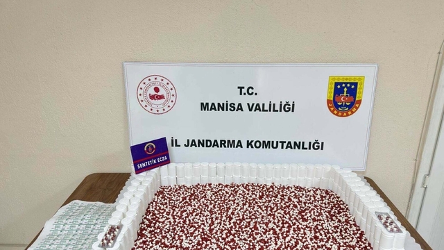 Manisa'da 9 bin 140 adet sentetik ecza hap ele geçirildi