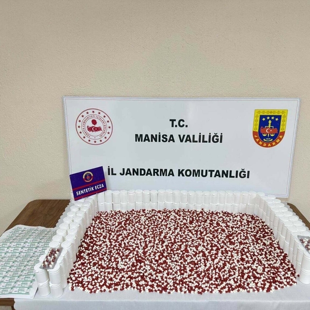 Manisa'da 9 bin 140 adet sentetik ecza hap ele geçirildi