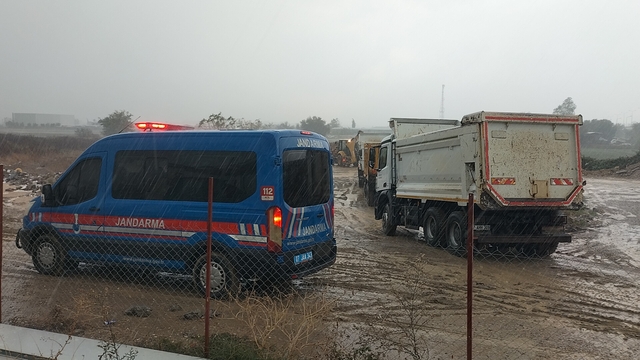 Antalya'da Ulualan Sahili'nden çalınan 50 kamyon kum doğal alanına döküldü