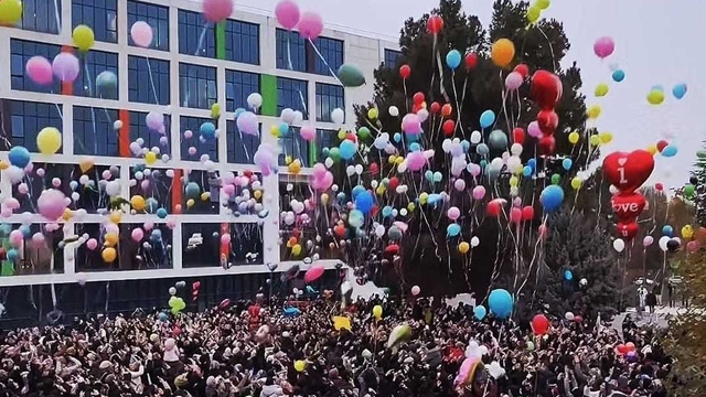 Malatya'da lösemili çocuklar için binlerce balon gökyüzüne bırakıldı