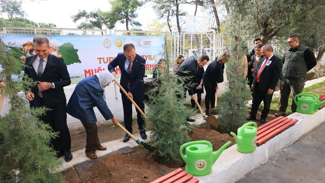 Muğla'da görev yapan 16 bin 453 öğretmen adına fidan dikildi