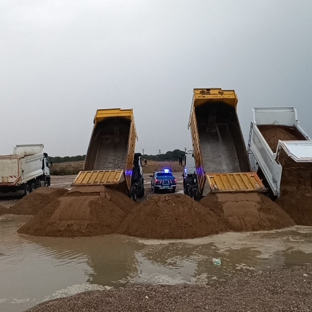 Antalya'da kumları çalıp sahilleri talan etmişlerdi: Kamyonlar dolusu plaj...