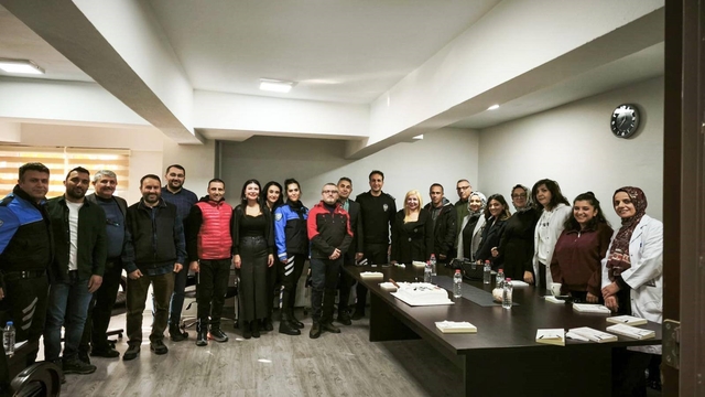 Erzincan polisinden öğretmenlere 'Öğretmenler Günü' sürprizi