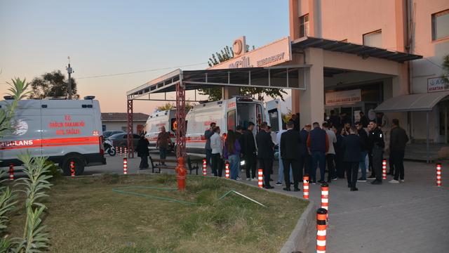 Şırnak'ta öğrenci servisi ile tankerin çarpışması sonucu 14 kişi yaralandı