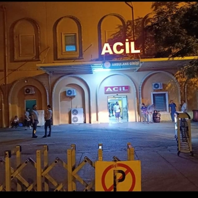 Mardin'de takla atan otomobildeki anne öldü, eşi ve çocuğu yaralandı