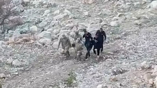 Siirt'te araç şarampole yuvarlandı: 1'i ağır 4 yaralı