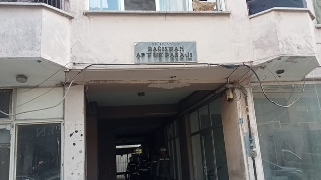 Denizli'de iş hanındaki evde çıkan yangında mahsur kalan 17'si çocuk 21 kişi kurtarıldı