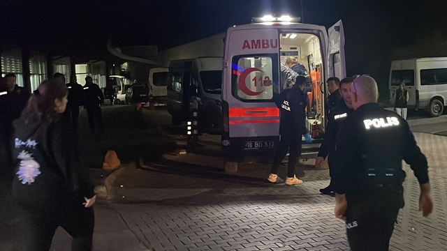 Bursa'da bıçakla yaralanan kişi hastaneye kaldırıldı