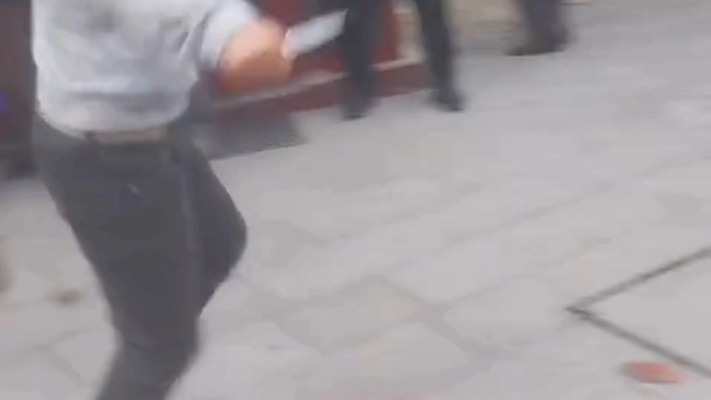 Aranan şüpheli, polise bıçakla direnince vurularak etkisiz hale getirildi (2)