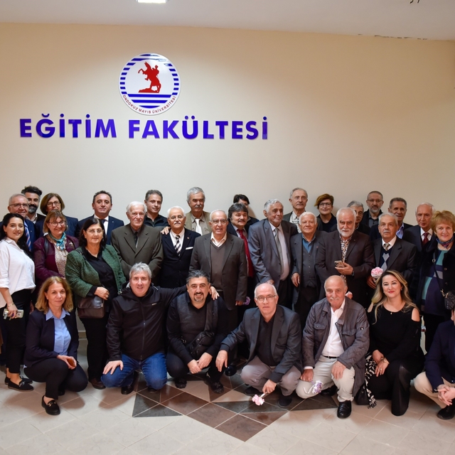 OMÜ Eğitim Fakültesi, Öğretmenler Günü'nü emekli hocalarıyla kutladı