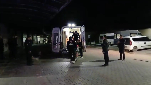 Zeytinlikte sırtından bıçaklandı