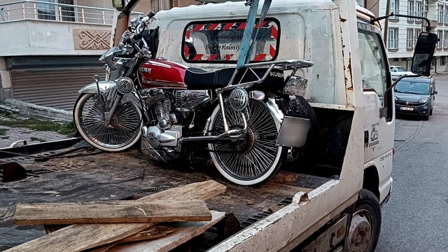 Parkta drift keyfi pahalıya patladı: Sürücüye 3 bin 972 TL ceza kesildi