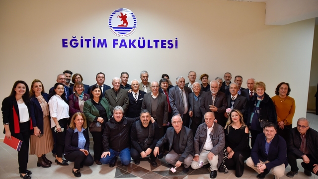 OMÜ Eğitim Fakültesi, Öğretmenler Günü'nü emekli hocalarıyla kutladı