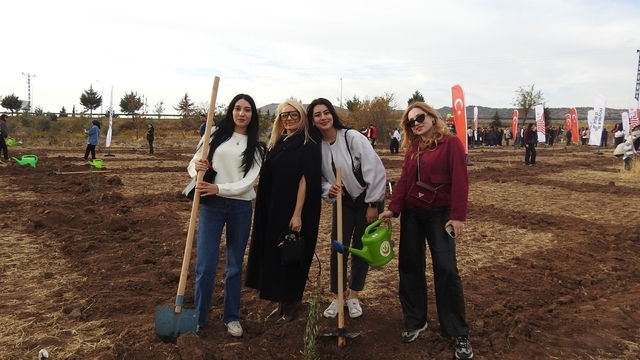 Kilis'te "Çiftçiye Hayat Olsun" projesinde 10 bin fidan toprakla buluştu