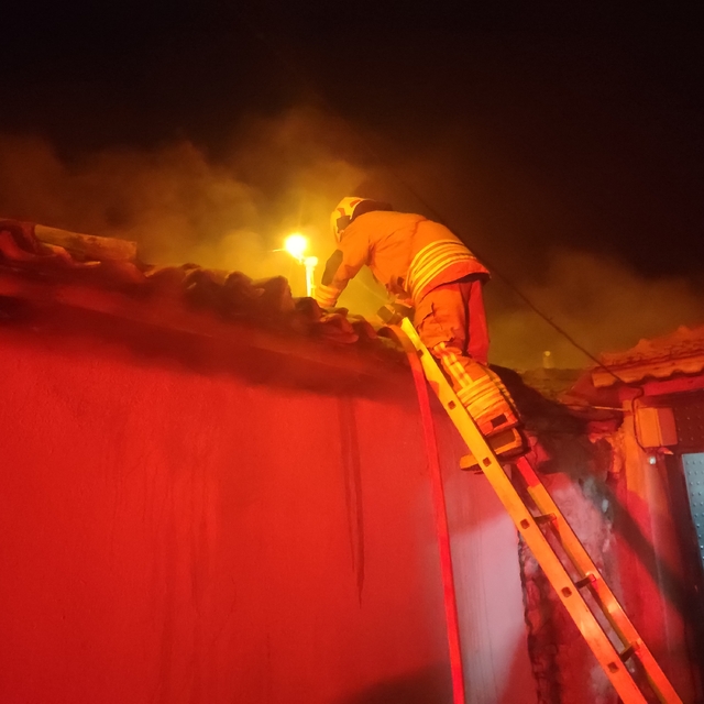 Manisa'da müstakil evde yangın