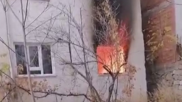 Amasya'da 2 katlı binada yangın