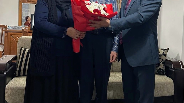 Şehit Serdar Uslu'nun öğretmen babasına anlamlı ziyaret