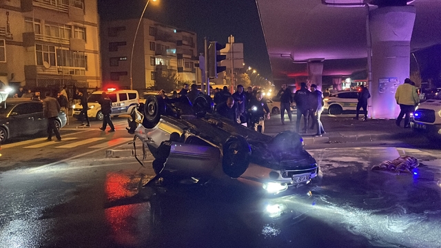 Kayseri'de polisin "dur" ihtarına uymayan aracın devrilmesi sonucu 2 kişi yaralandı