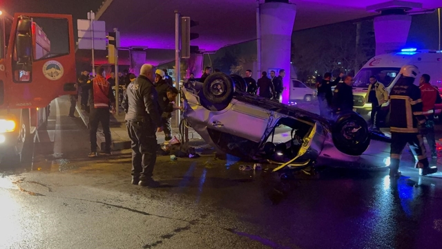 'Dur' ihtarına uymayarak kaçan otomobil takla attı: 2 yaralı