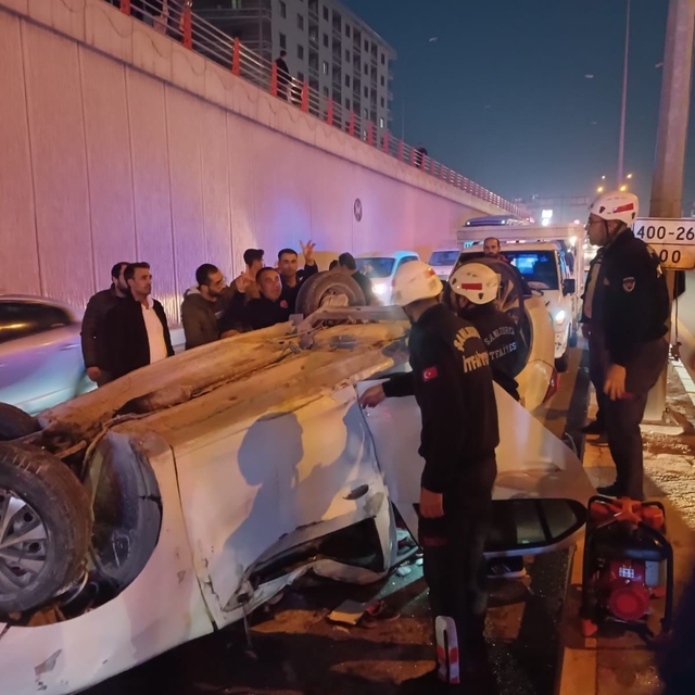 Şanlıurfa'da otomobil devrildi: 3 yaralı