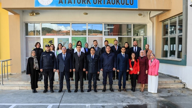 Çameli protokolü öğretmenleri yalnız bırakmadı
