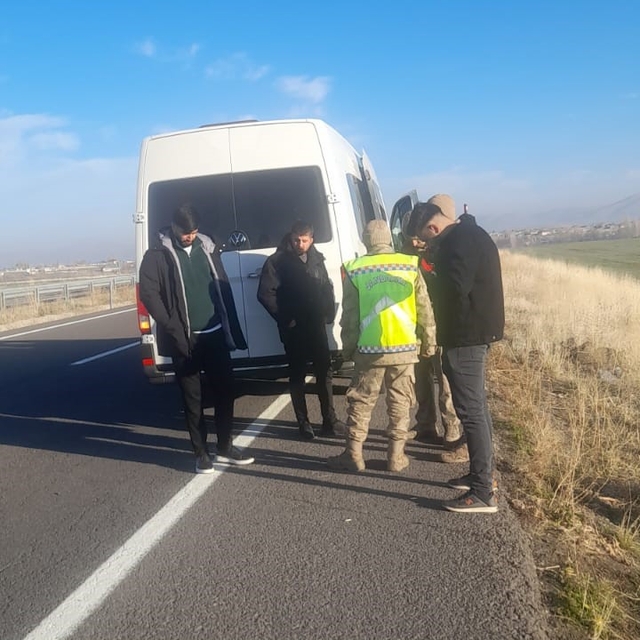 Tutak'ta trafik kazası; biri ağır üç yaralı
