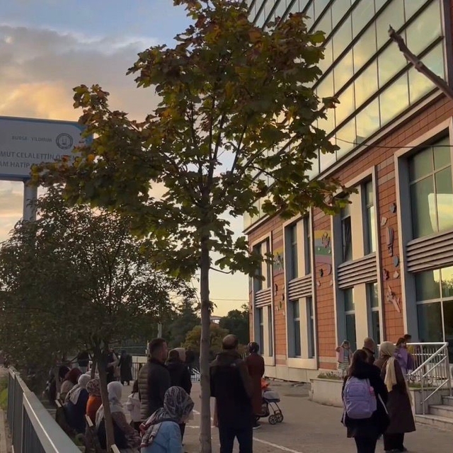 Bursa'da bir okulda profiterol yiyen 8 öğrenci fenalaştı: Tarihi geçmiş baş...