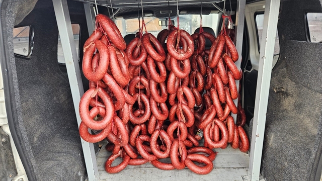 Hatay'da menşei belirsiz 120 kilogram sucuğa el konuldu