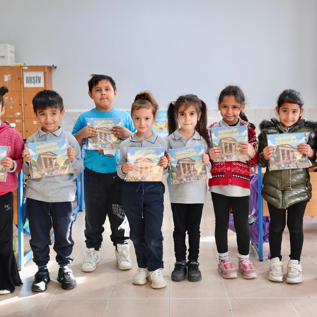 Didim'in Renkleri boyama kitabı minik öğrencilerle buluştu