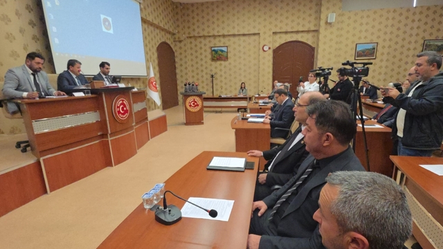 Kütahya'nın 2026'daki önceliği içme suyu
İl Genel Meclisi Başkanı Muammer Özcura"
"Kırsal bölgelerdeki kuraklık bazı köyleri olumsuz etkiledi, 10 köyde taşımalı içme suyu ihtiyacı ortaya çıktı"
"İlk önceliğimiz su sorununu tamamen çözmek"