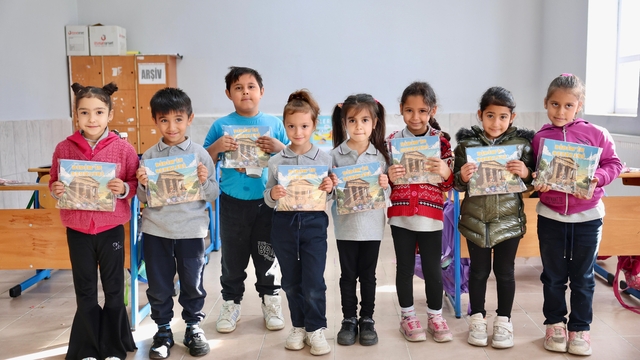 Didim'in Renkleri boyama kitabı minik öğrencilerle buluştu