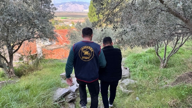 Firari şahıs ormanlık arazide saklanırken yakalandı