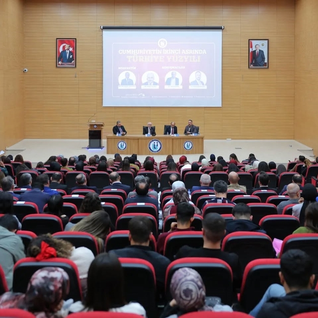 Bayburt'ta 'Cumhuriyetin İkinci Asrında Türkiye Yüzyılı' paneli düzenlendi