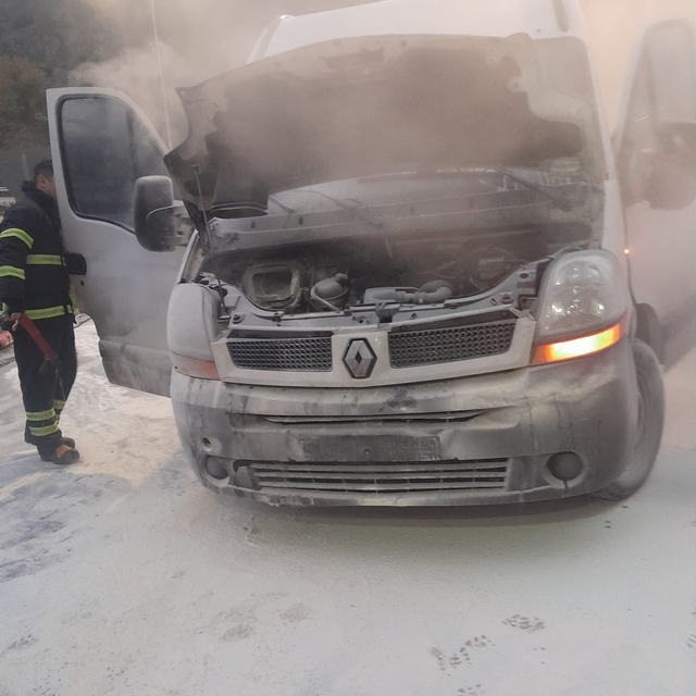 Bilecik'te araç yangını büyümeden söndürüldü