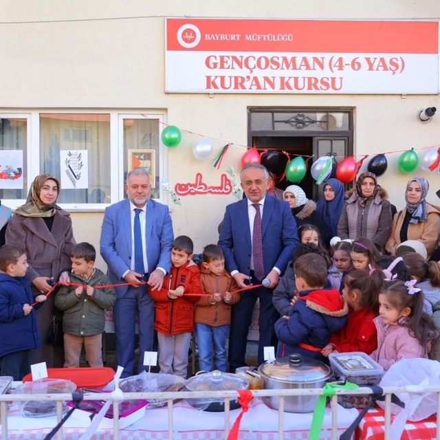 Bayburt'ta Filistin'e destek amaçlı hayır çarşısı düzenlendi