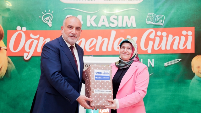 Başkan Sandıkçı'dan öğretmenlere Güneydoğu sürprizi
Öğretmenlere Diyarbakır, Mardin ve Şanlıurfa turu hediye edildi